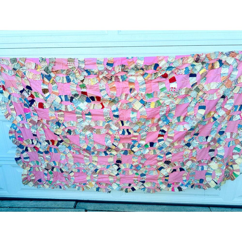 1930'S/40'S ANTIQUE PINK DOUBLE WEDDING RING QUILT TOP 65 X 85